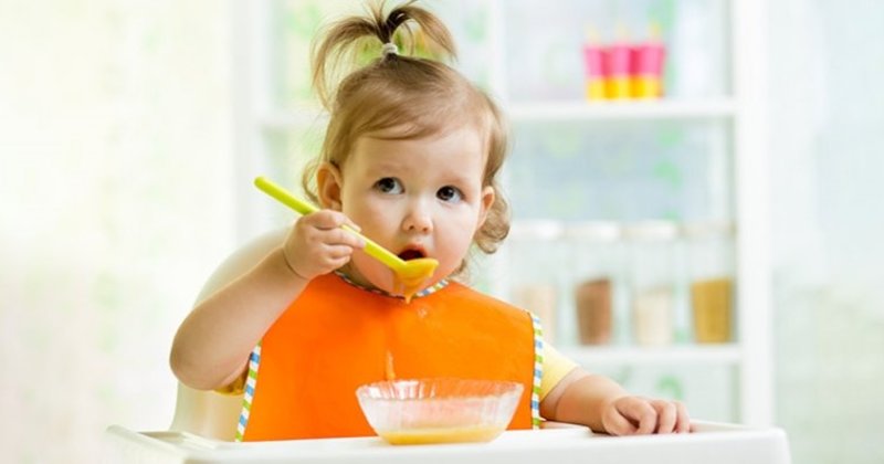 Bebeklerde Ek Gıdaya Ne Zaman, Nasıl Geçiş Yapılır?